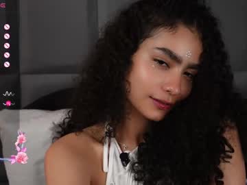 vicky curly